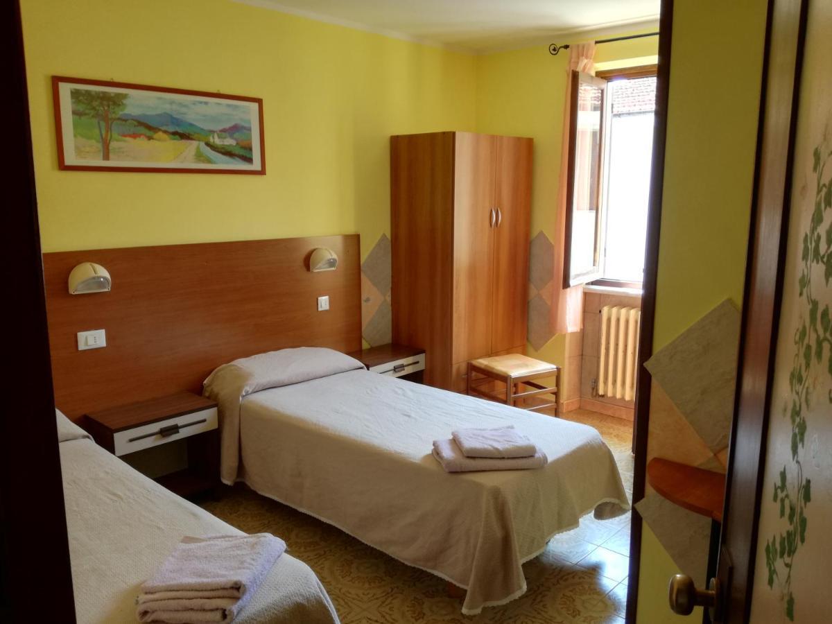 Albergo Al Castello Millesimo Bagian luar foto