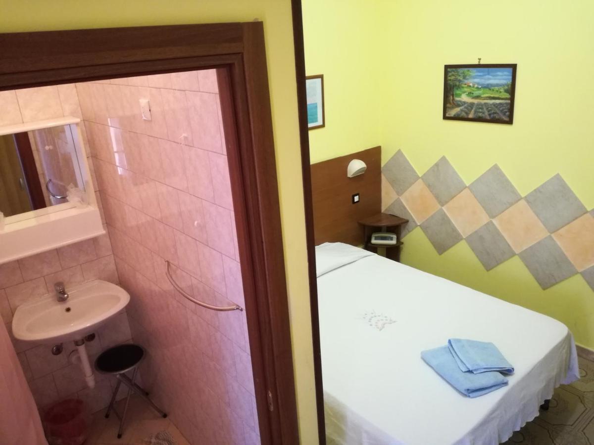 Albergo Al Castello Millesimo Bagian luar foto